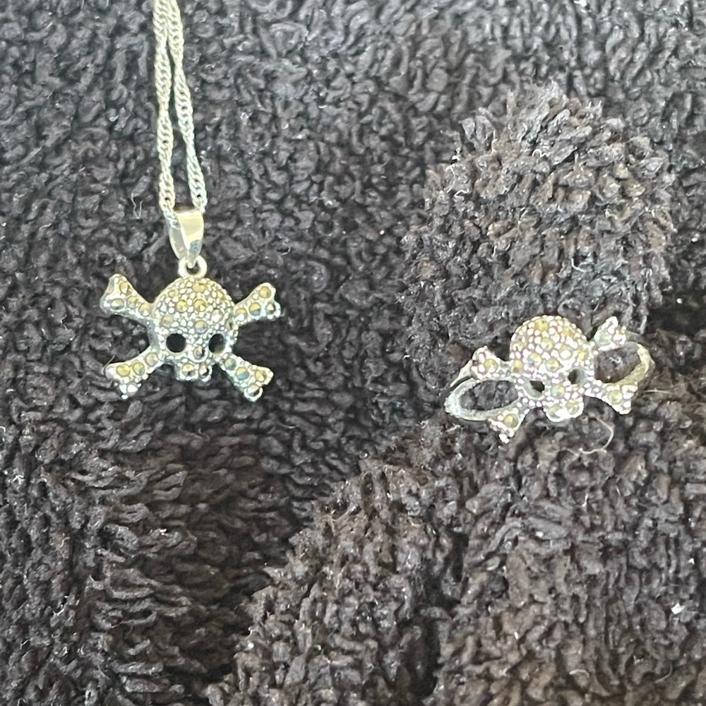 Disneyland Pirates of the Caribbean Vintage Marcasite necklace & ring! 🎃🖤🧡